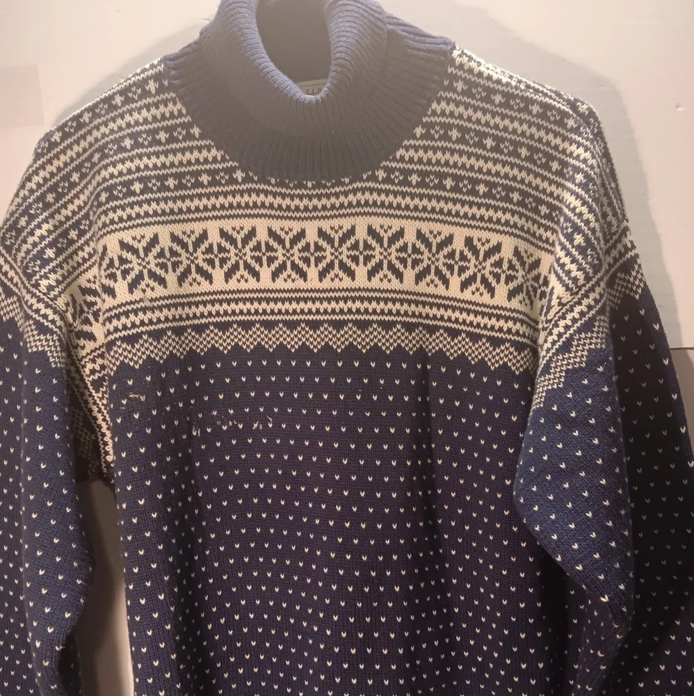L.L. Bean womens turtle neck sweater - Picture 1 of 3